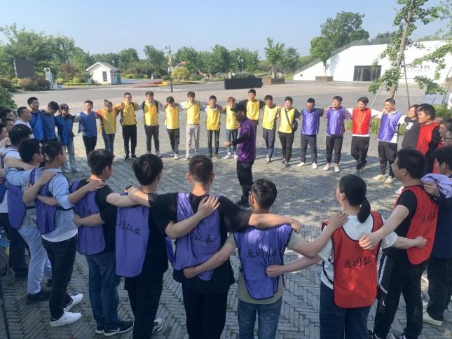 “激情挑戰(zhàn),同心同行,熔煉團(tuán)隊(duì),共創(chuàng)未來” 亨通智能第三屆拓展訓(xùn)練圓滿成功(圖6) “激情挑戰(zhàn),同心同行,熔煉團(tuán)隊(duì),共創(chuàng)未來” 亨通智能第三屆拓展訓(xùn)練圓滿成功(圖6)